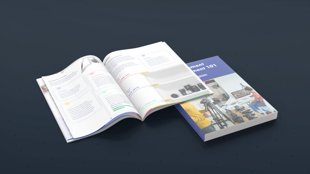 Boek met voorbeeld van printdesign voor CheqRoom