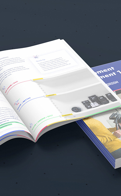 Boek met voorbeeld van printdesign voor CheqRoom