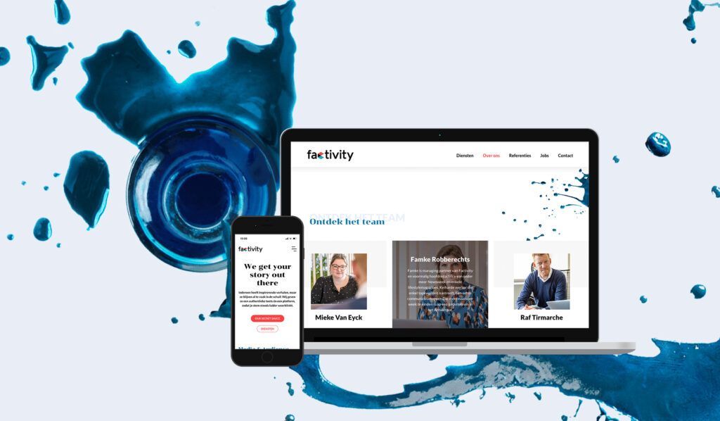 iPhone en laptop tonen de website van Factivity met een achtergrond van blauwe inkt